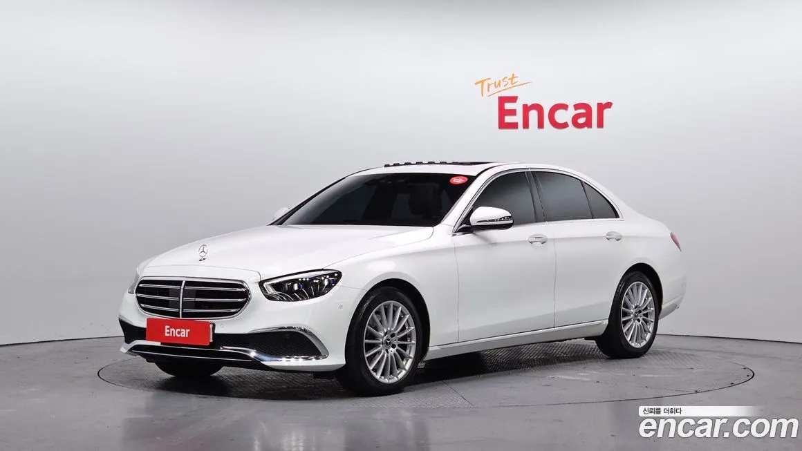 Mercedes-Benz E-Class — фото 1