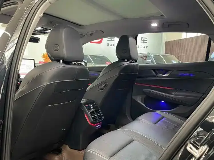 Volkswagen Passat 2024 из CN, фото 2