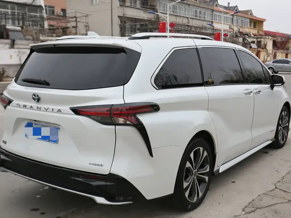 Toyota Granvia 2024 из CN, фото 4
