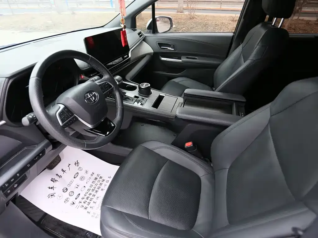 Toyota Granvia 2024 из CN, фото 8