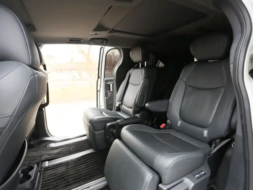 Toyota Granvia 2024 из CN, фото 6