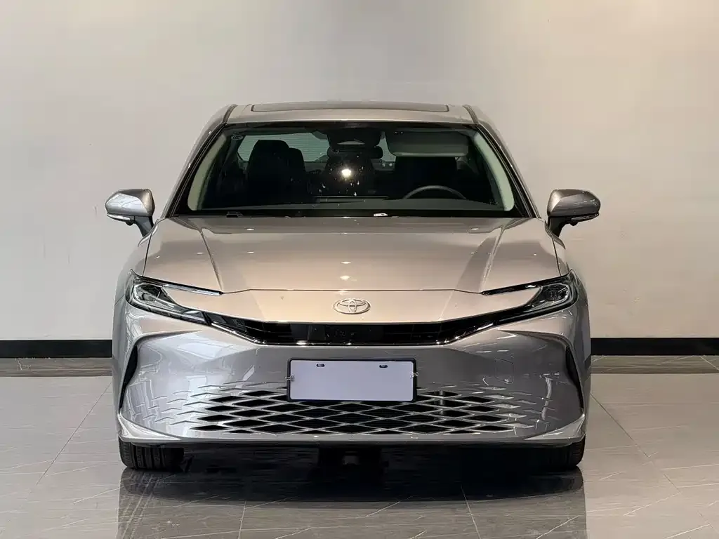 Toyota Camry — фото 2