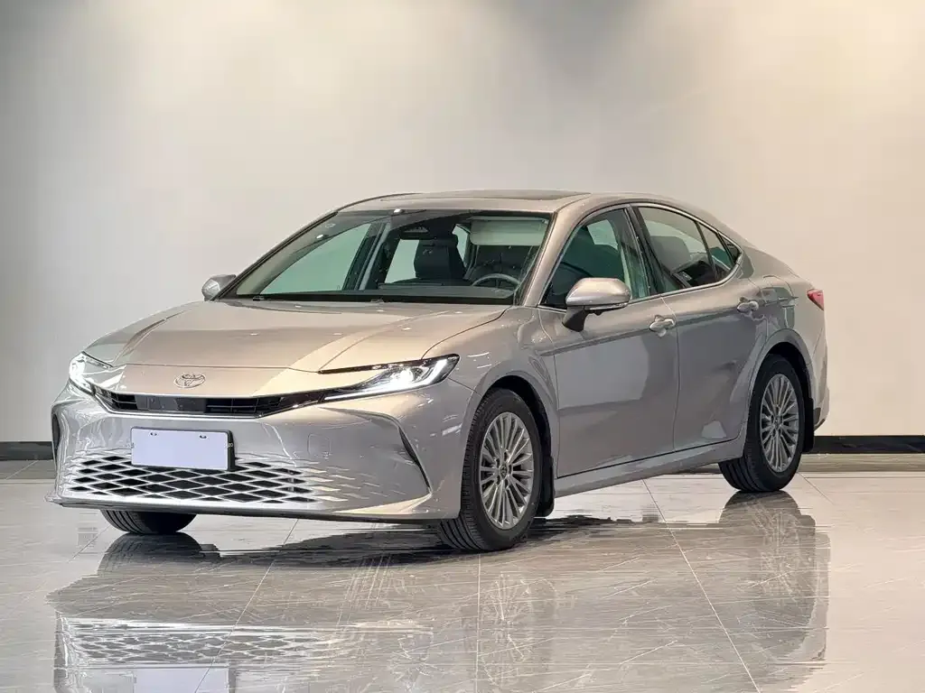 Toyota Camry — фото 5