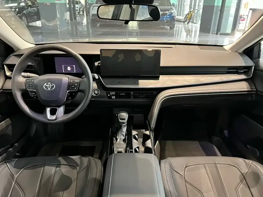 Toyota Camry — фото 7