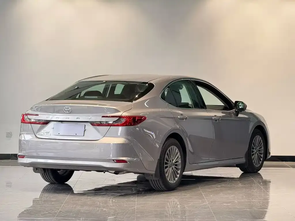 Toyota Camry — фото 4