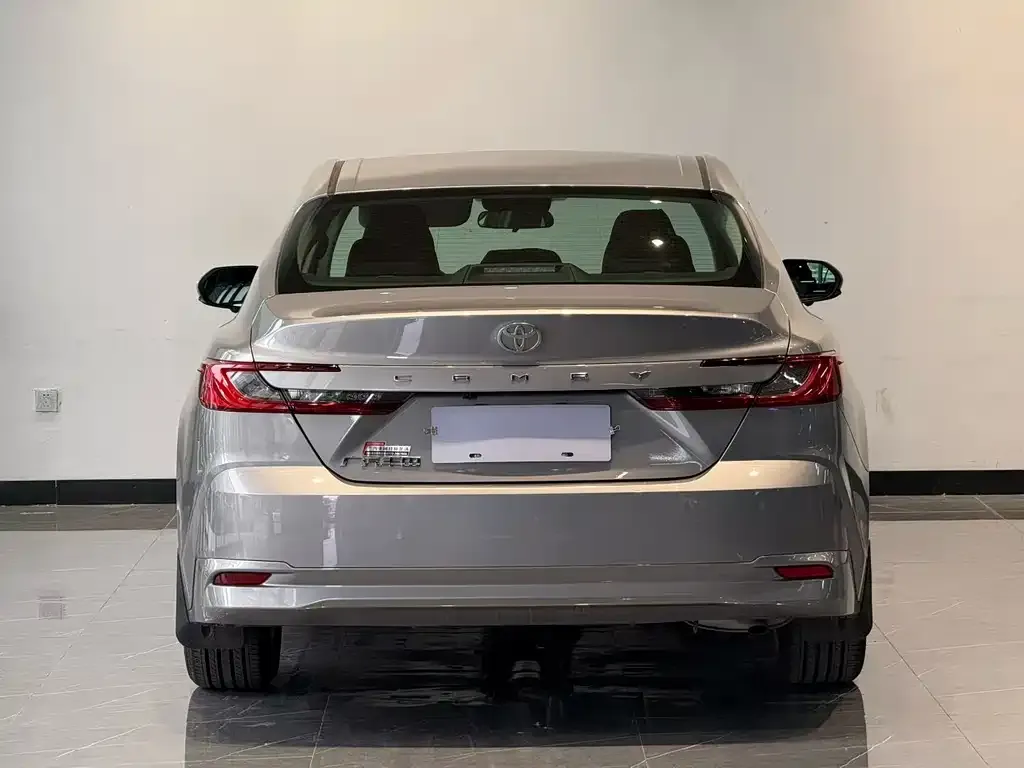 Toyota Camry — фото 3