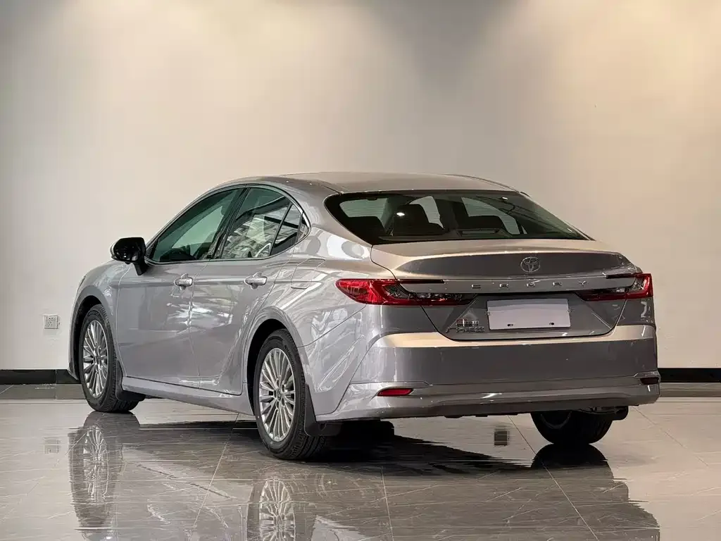 Toyota Camry — фото 8