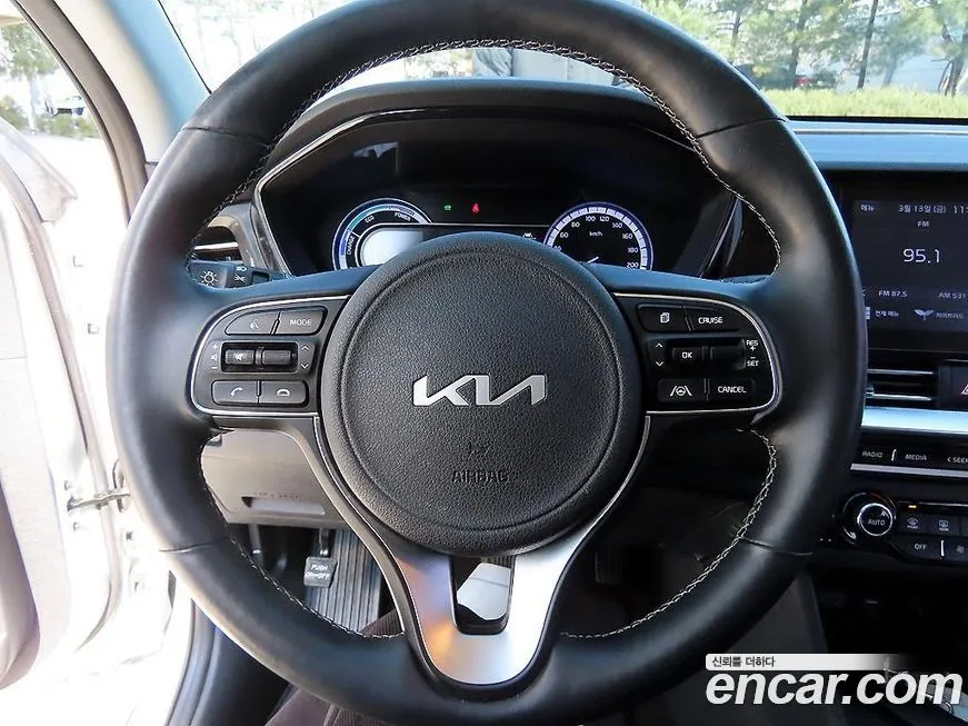 Kia Niro — фото 10