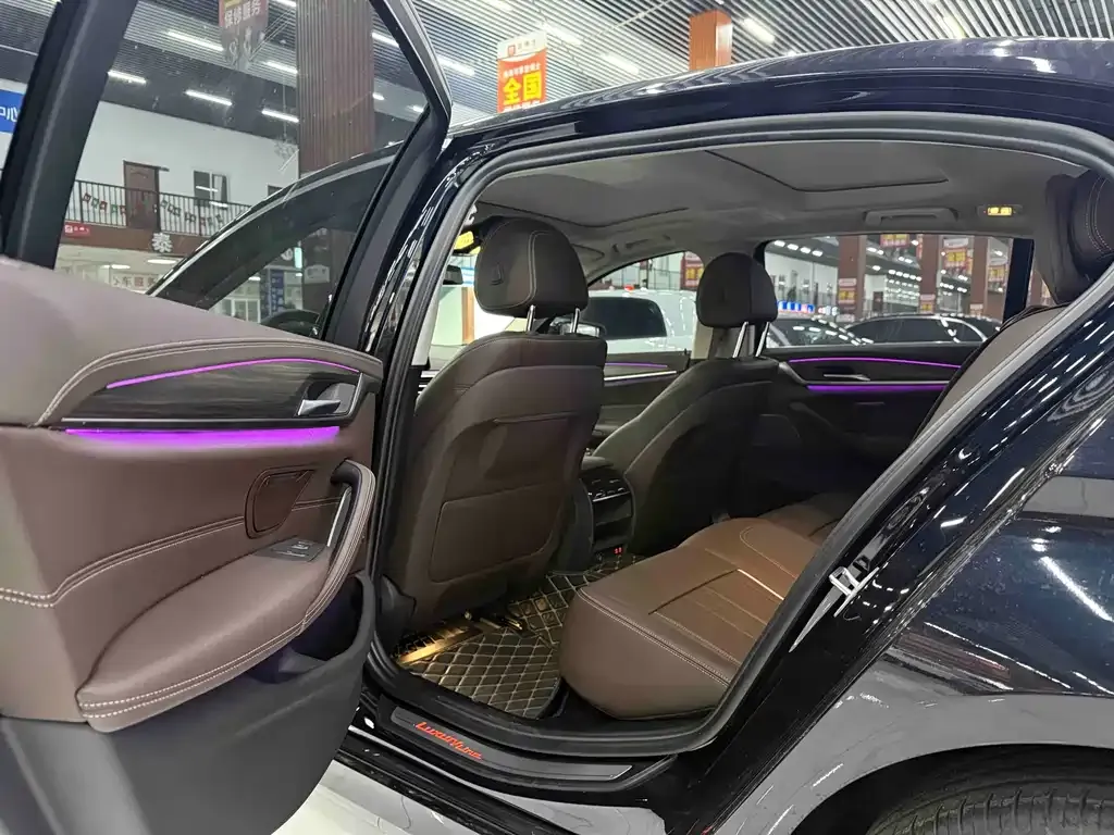 BMW 5 Series 2023 из CN, фото 7