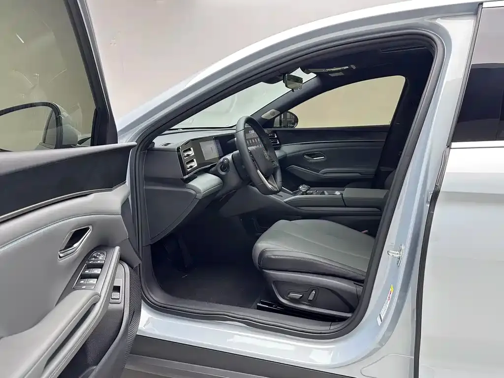 BYD Qin L — фото 10