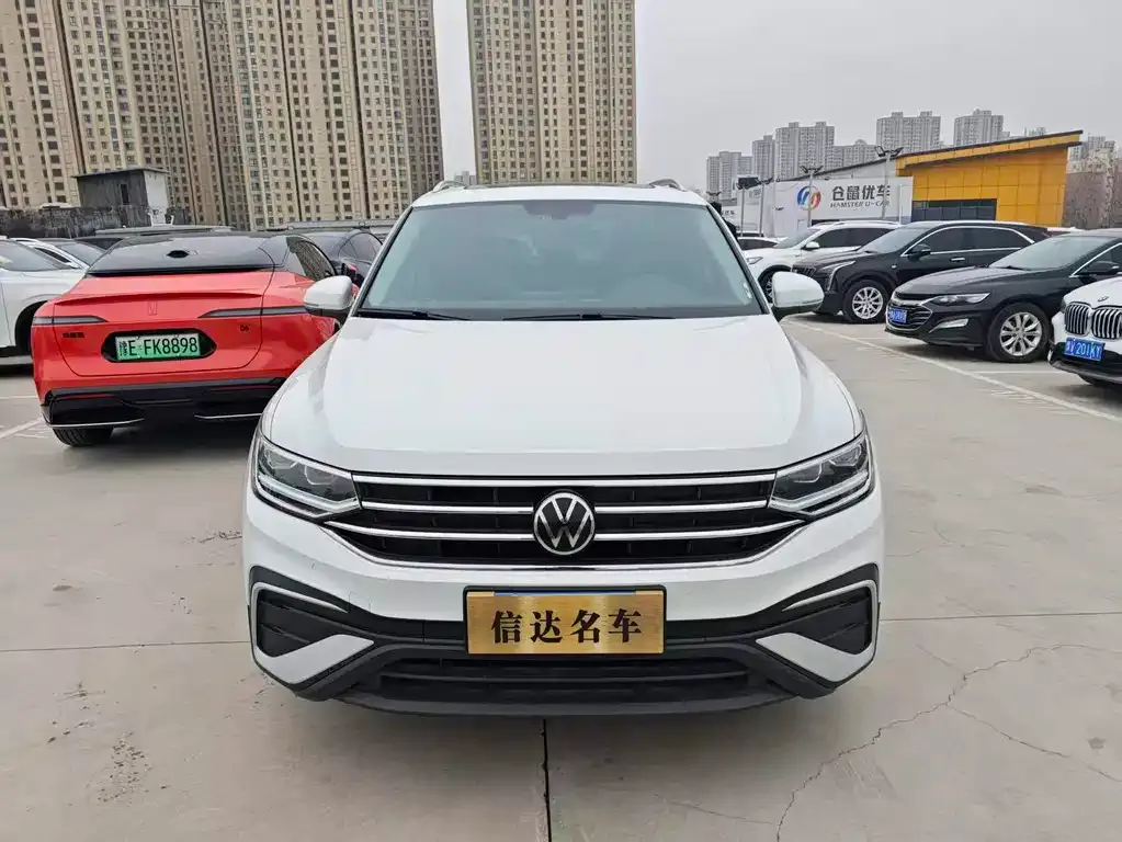 Volkswagen Tiguan L — фото 7