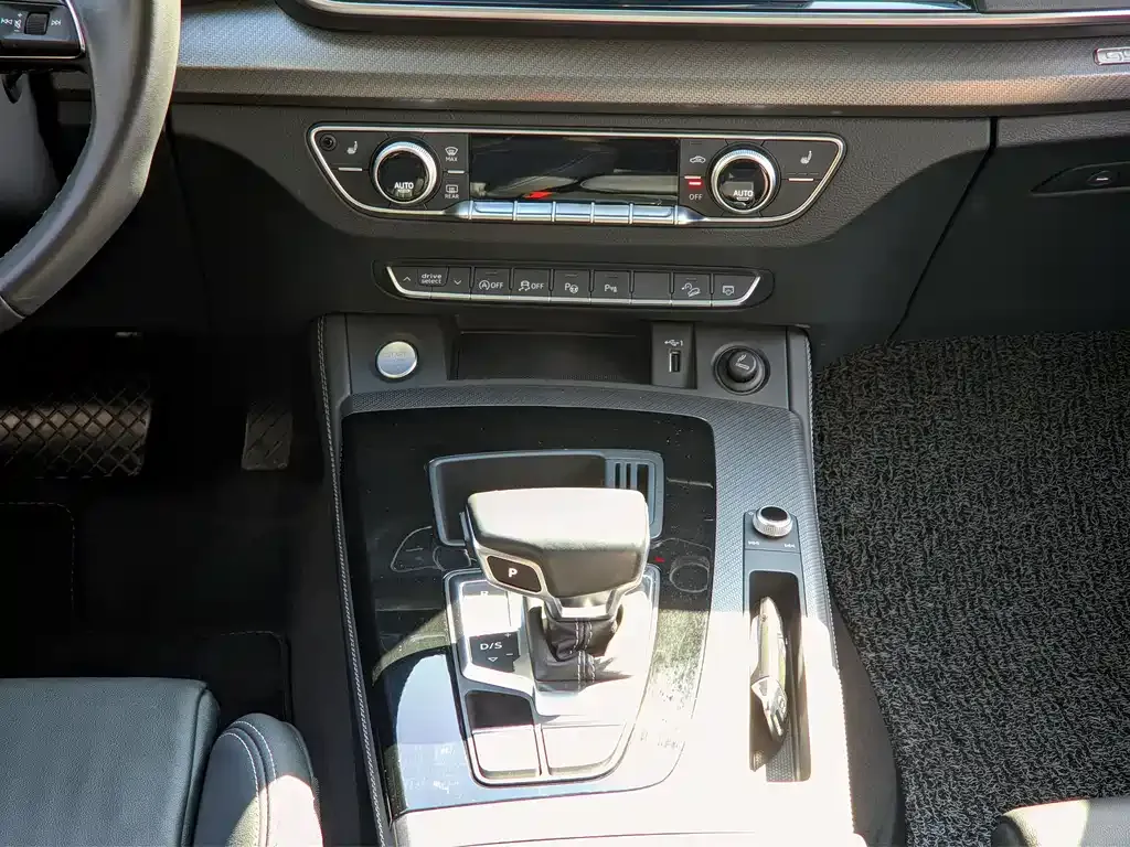 Audi Q5L 2022 из CN, фото 4