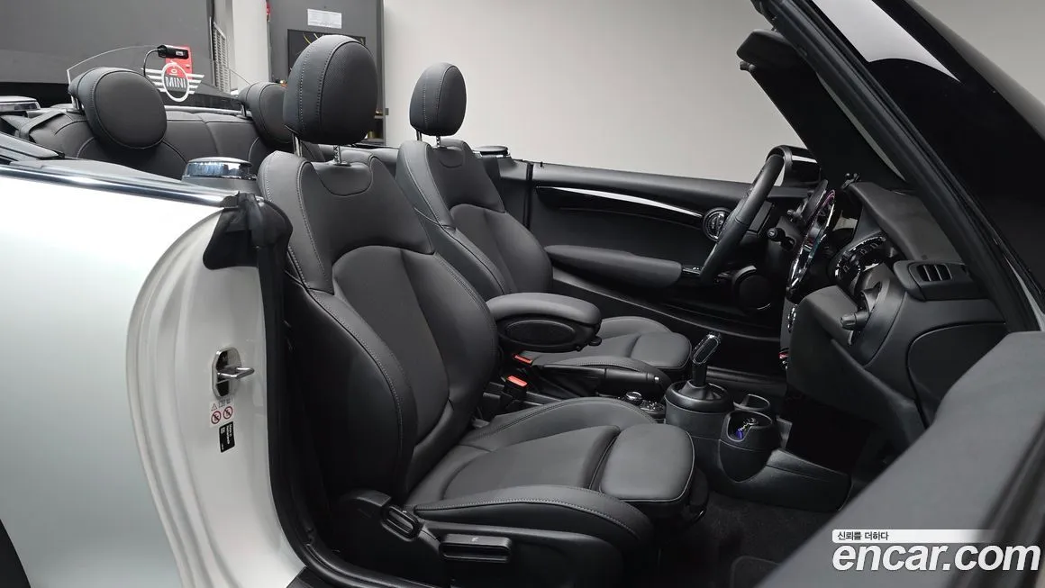 Mini Cooper Convertible 2024 из KR, фото 4