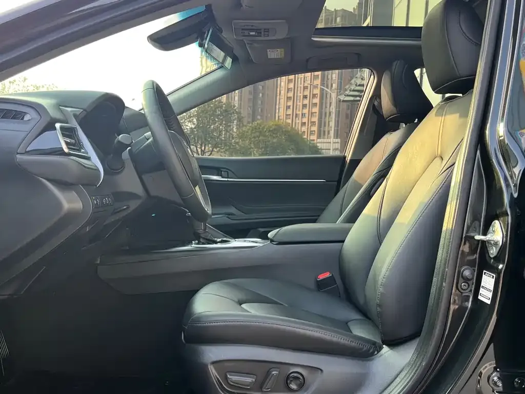 Toyota Camry 2024 из CN, фото 2