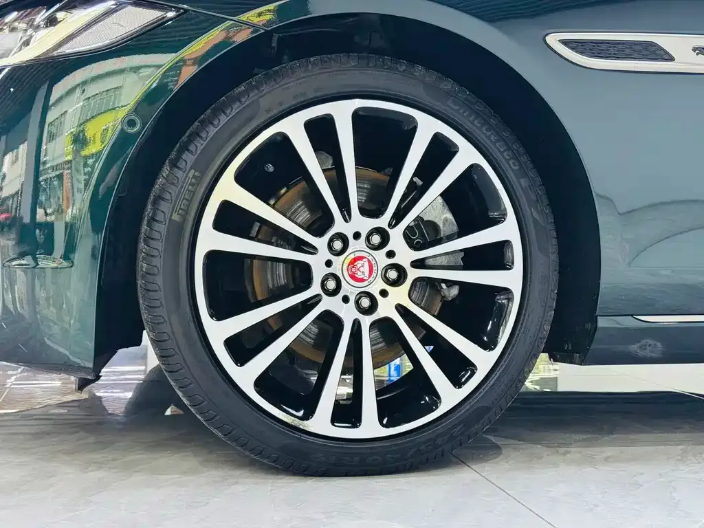 Jaguar XFL — фото 10