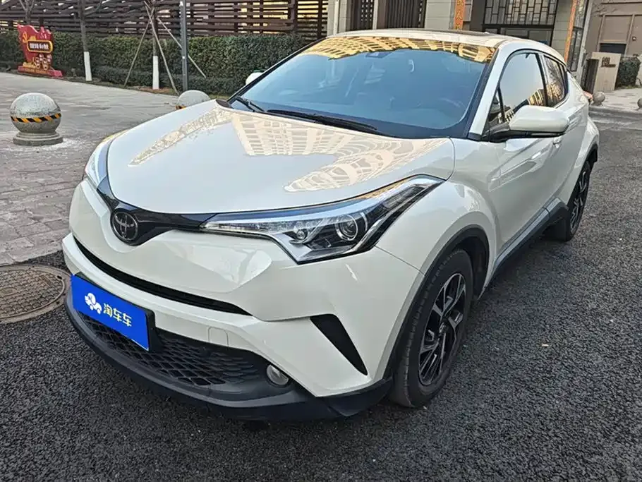 Toyota C-HR — фото 1