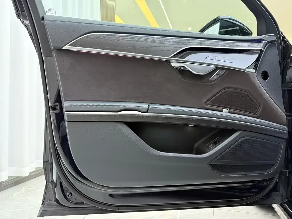 Audi A8 2025 из CN, фото 4