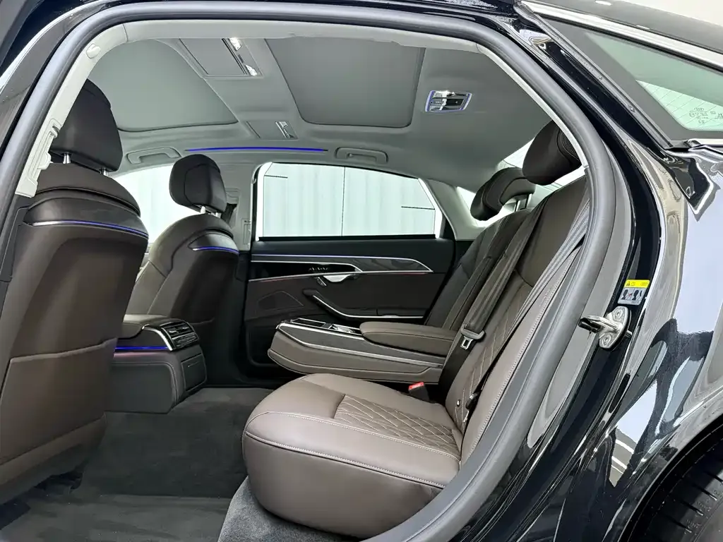 Audi A8 2025 из CN, фото 8