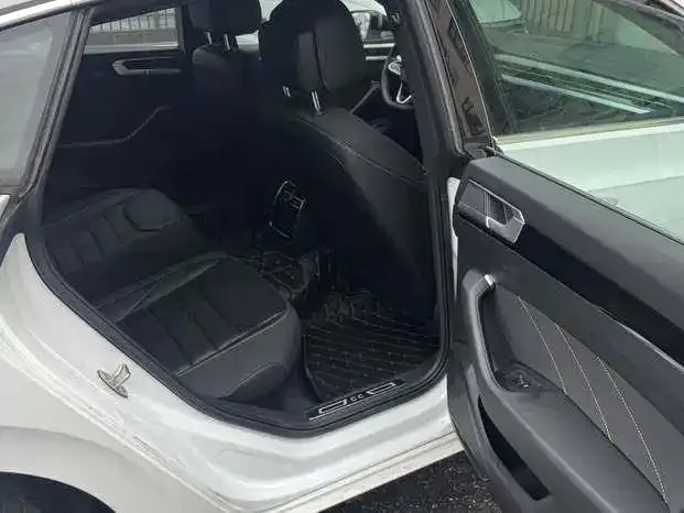 Volkswagen CC 2024 из CN, фото 3