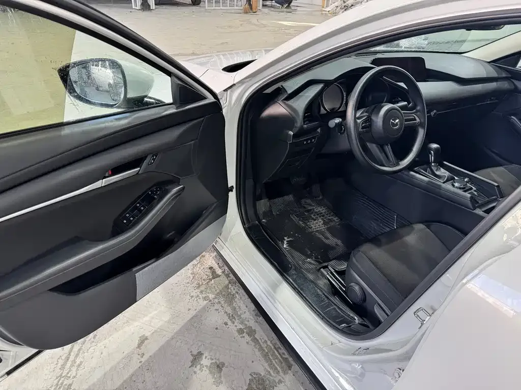 Mazda 3 Axela 2023 из CN, фото 4