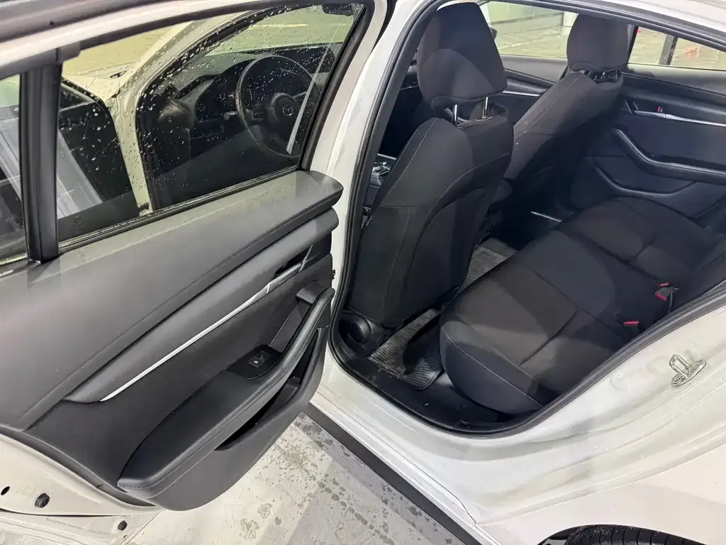 Mazda 3 Axela 2023 из CN, фото 9