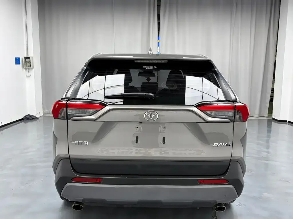 Toyota RAV4 2021 из CN, фото 2