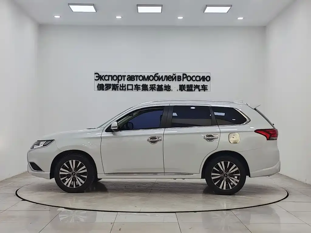 Mitsubishi Outlander 2022 из CN, фото 4