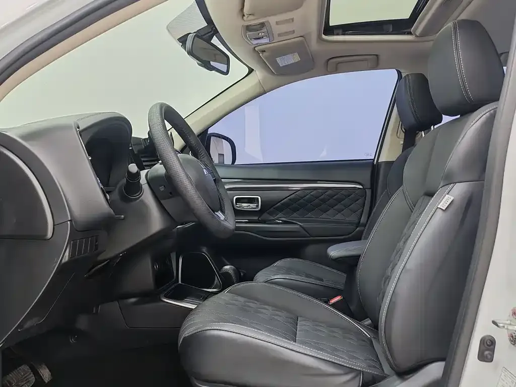 Mitsubishi Outlander 2022 из CN, фото 8