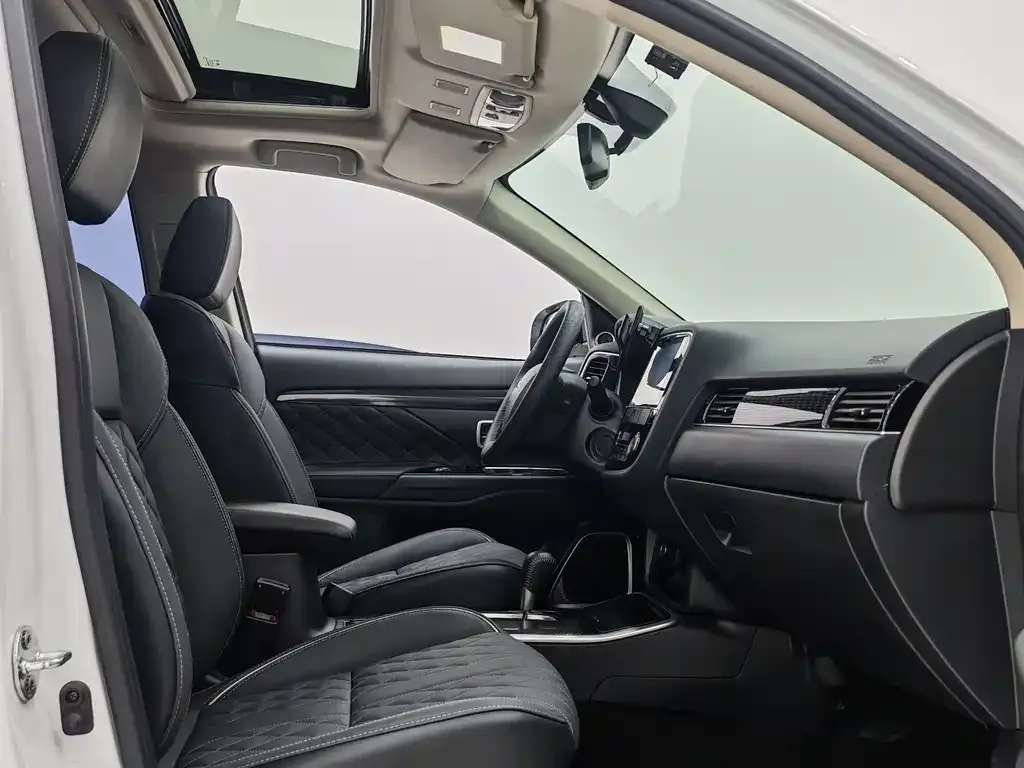 Mitsubishi Outlander 2022 из CN, фото 10