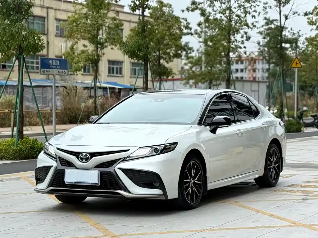 Toyota Camry 2022 из CN, фото 1