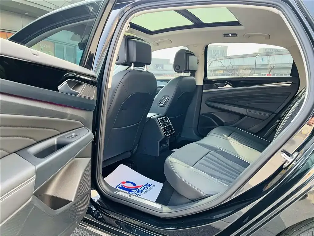 Volkswagen Passat 2024 из CN, фото 7