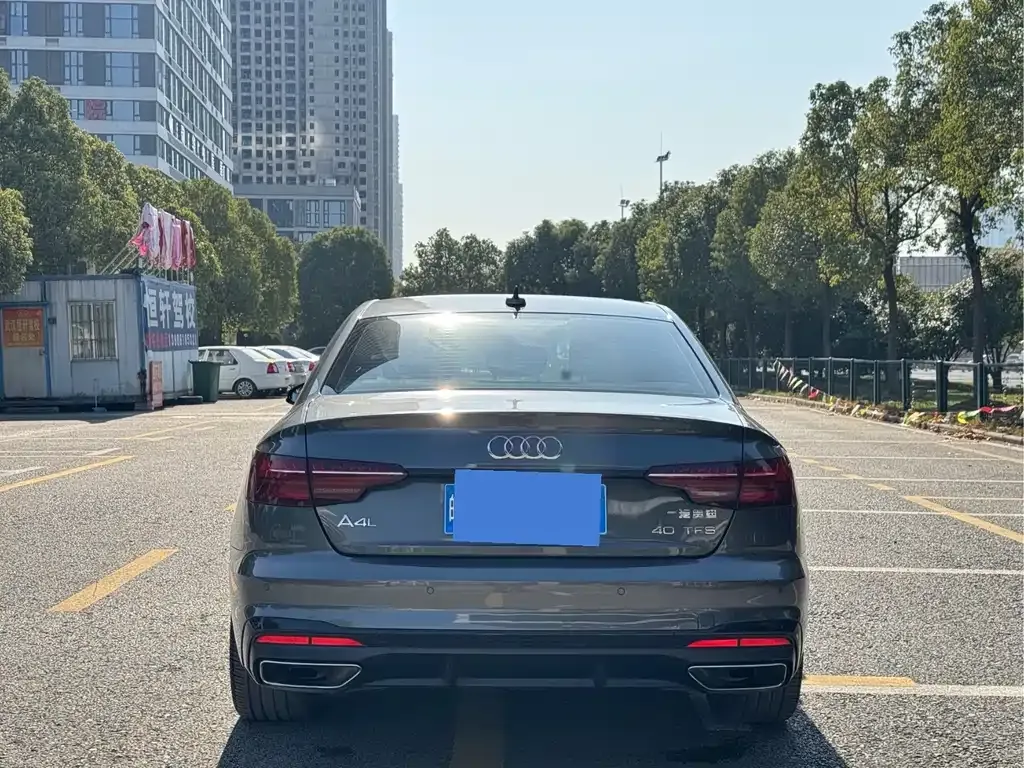 Audi A4L 2022 из CN, фото 10