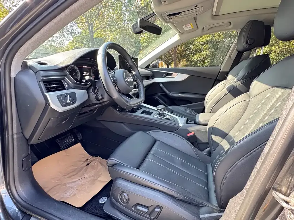 Audi A4L 2022 из CN, фото 2