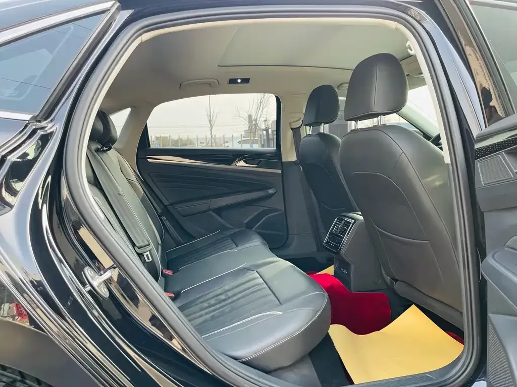 Volkswagen Passat — фото 10