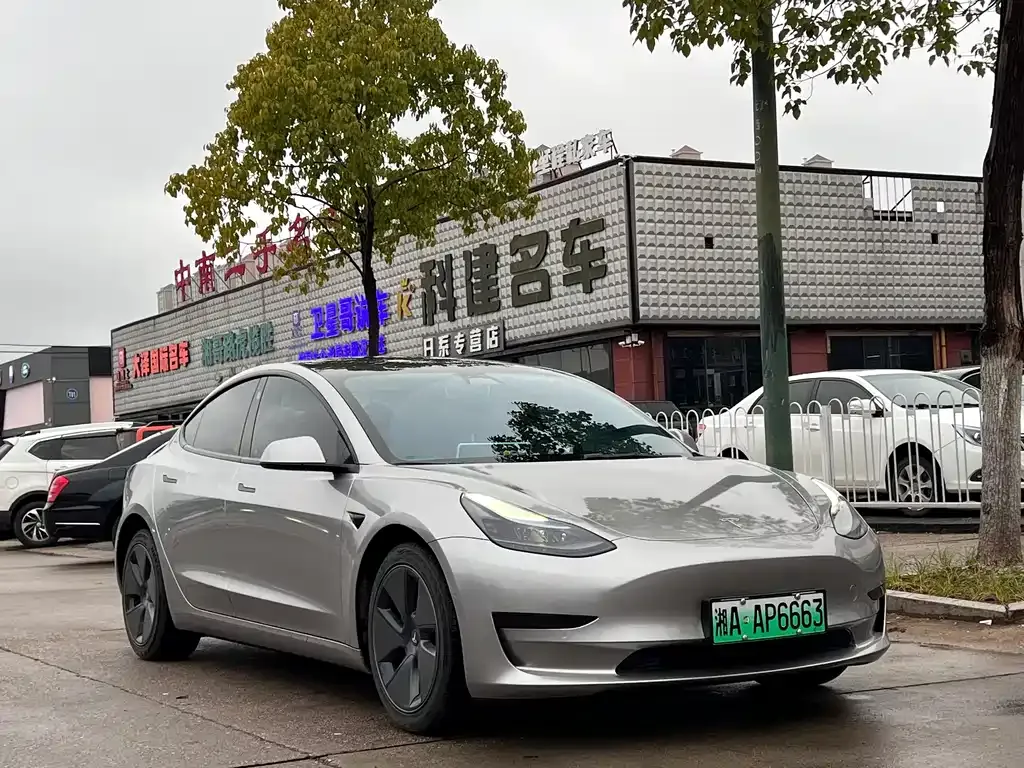 Tesla Model 3 — фото 5