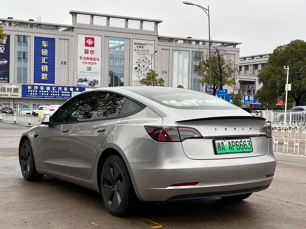 Tesla Model 3 — фото 6