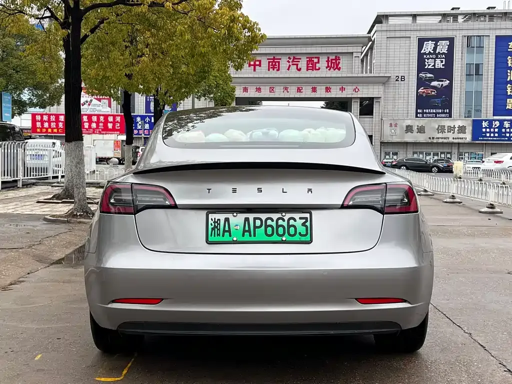 Tesla Model 3 — фото 9