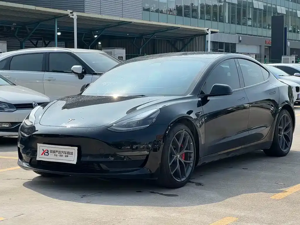 Tesla Model 3 — фото 1