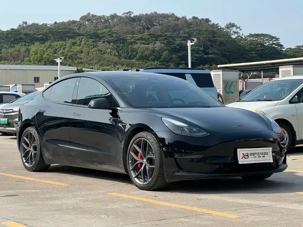 Tesla Model 3 — фото 10