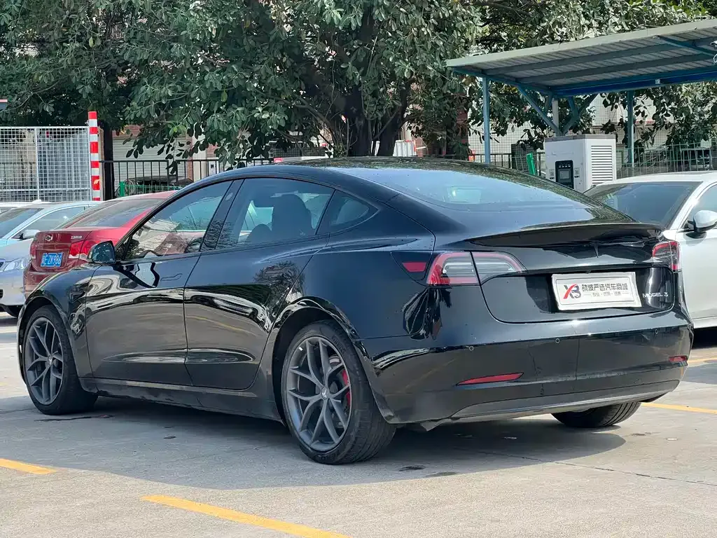 Tesla Model 3 — фото 9