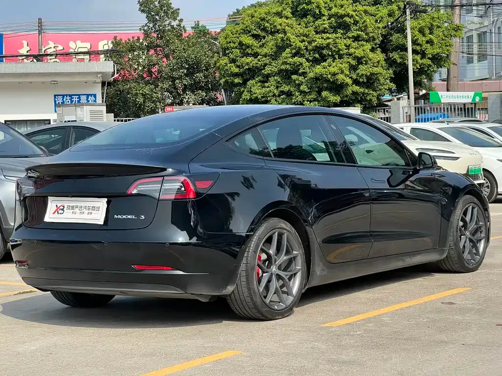 Tesla Model 3 — фото 8