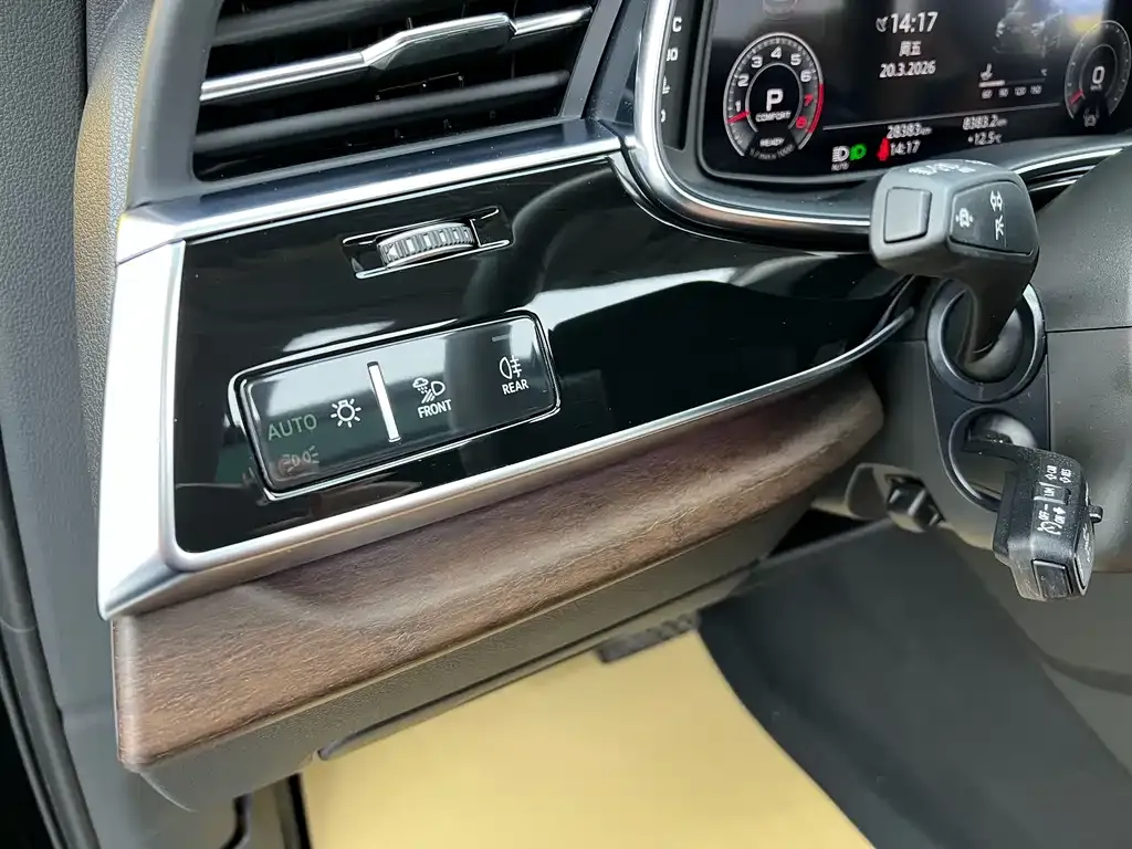 Audi Q7 2025 из CN, фото 7