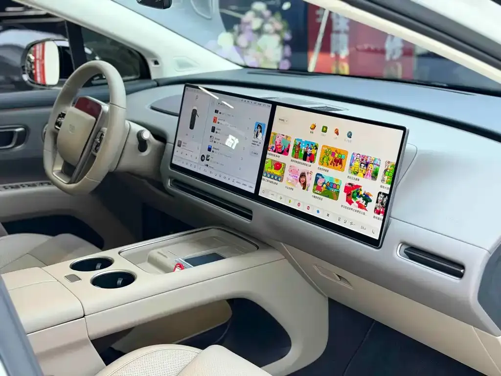 Li Auto i8 — фото 3