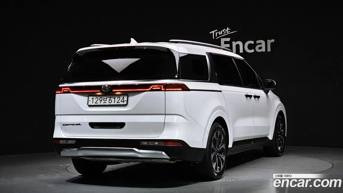 Kia Carnival — фото 5
