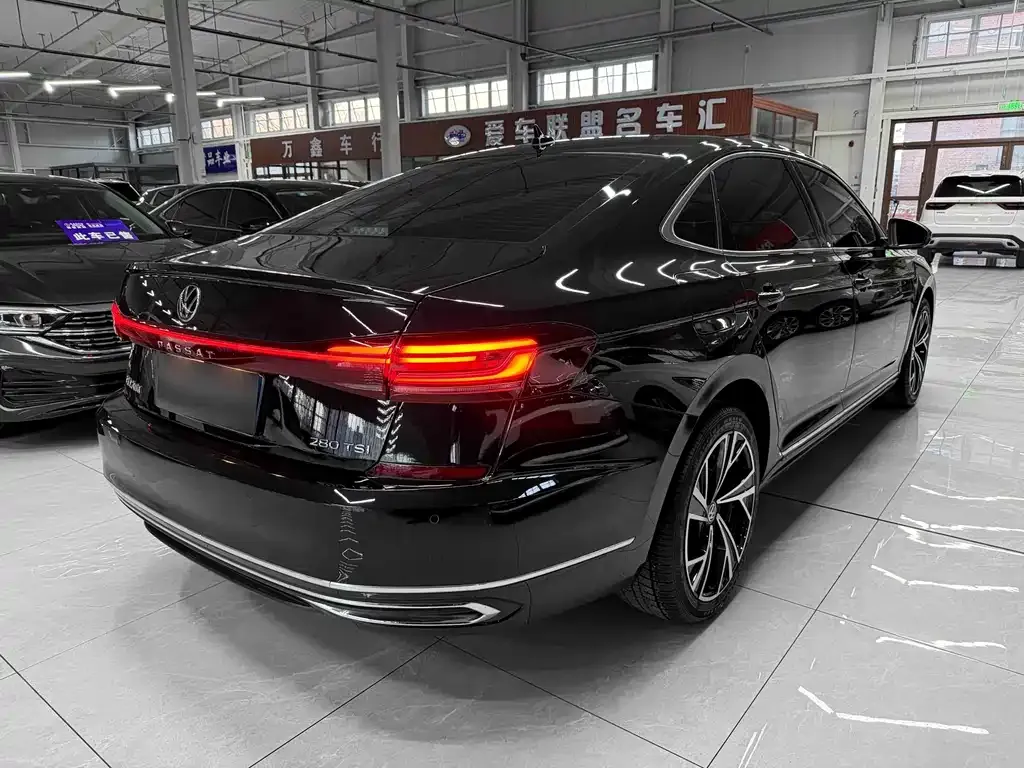 Volkswagen Passat 2023 из CN, фото 3
