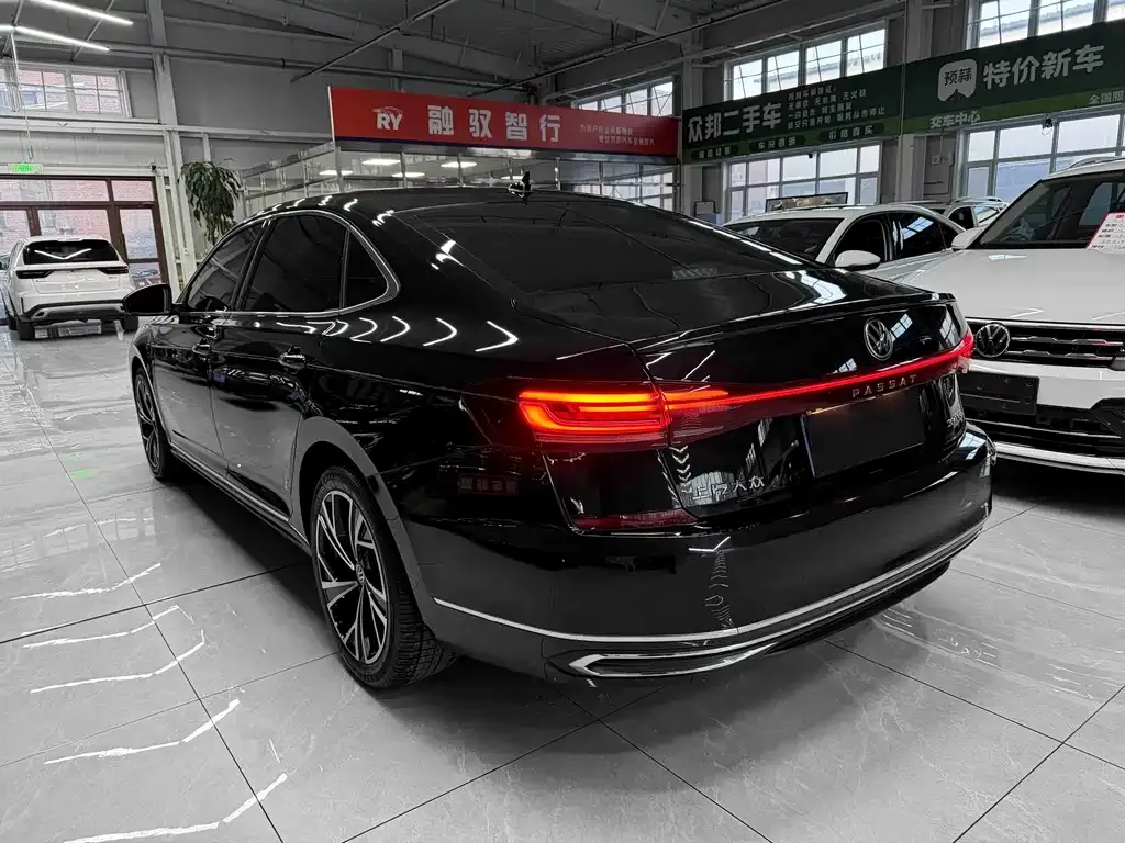 Volkswagen Passat 2023 из CN, фото 5