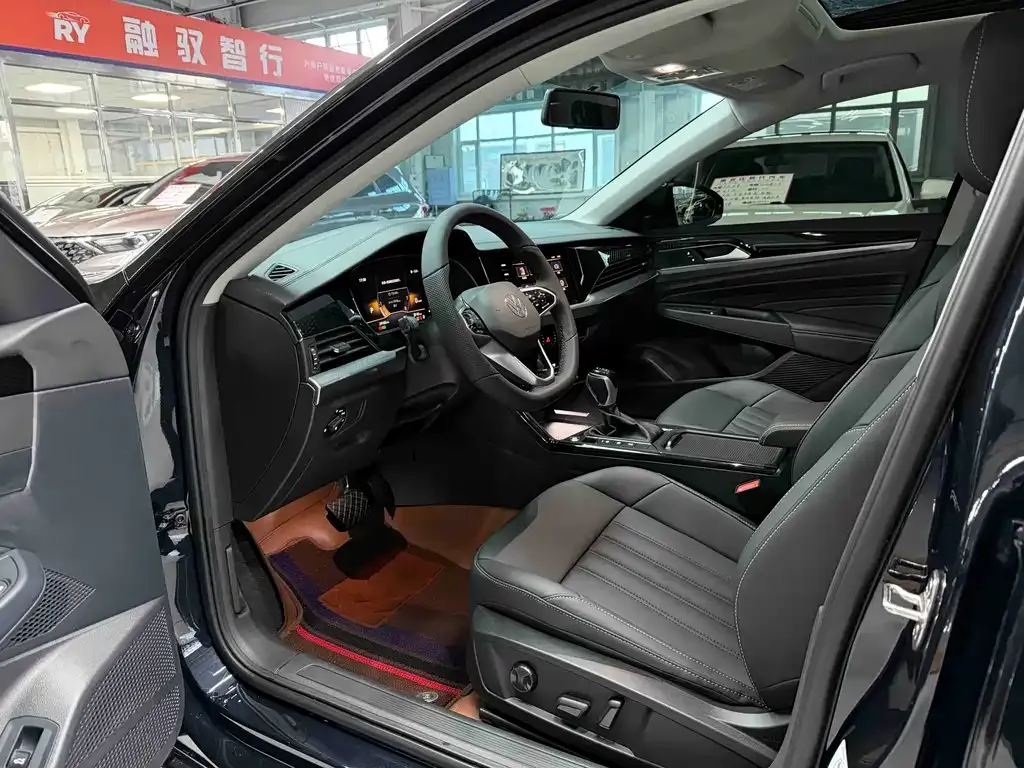 Volkswagen Passat 2023 из CN, фото 7