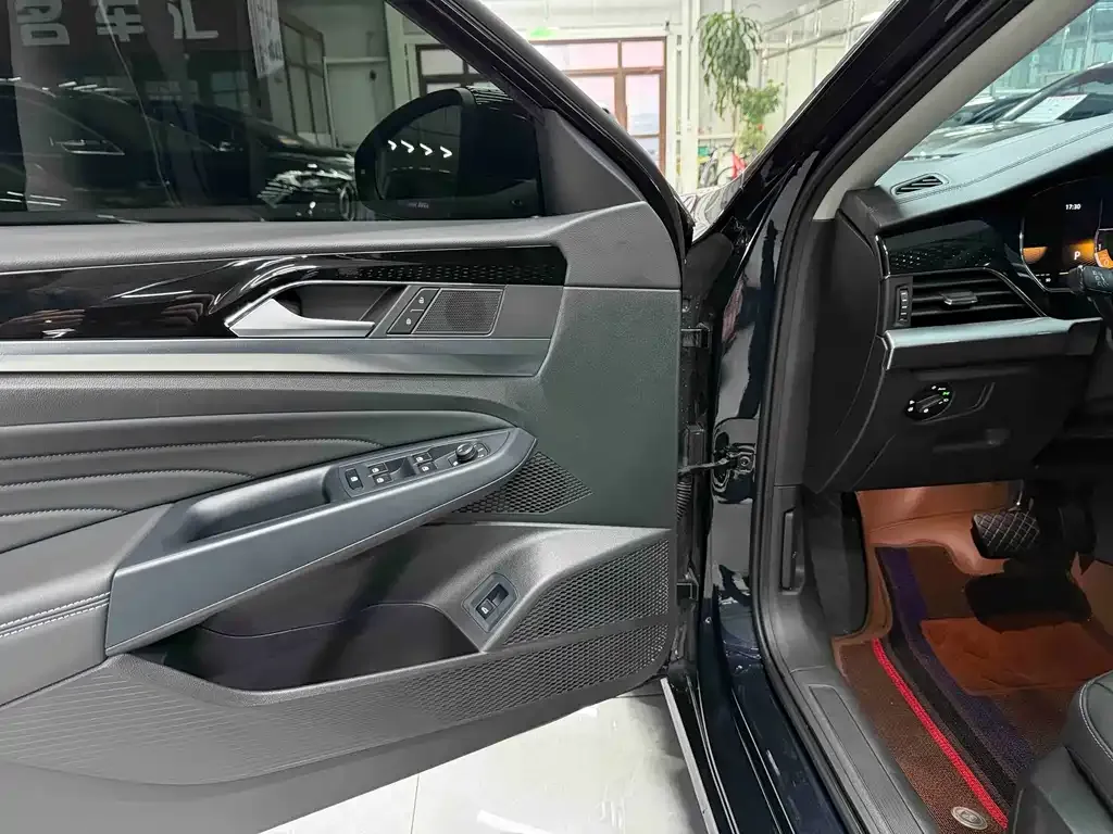 Volkswagen Passat 2023 из CN, фото 8