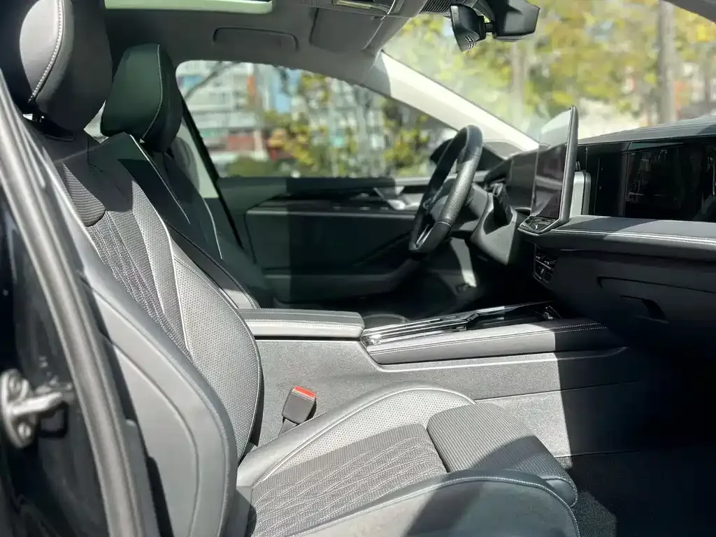 Volkswagen Magotan 2024 из CN, фото 7