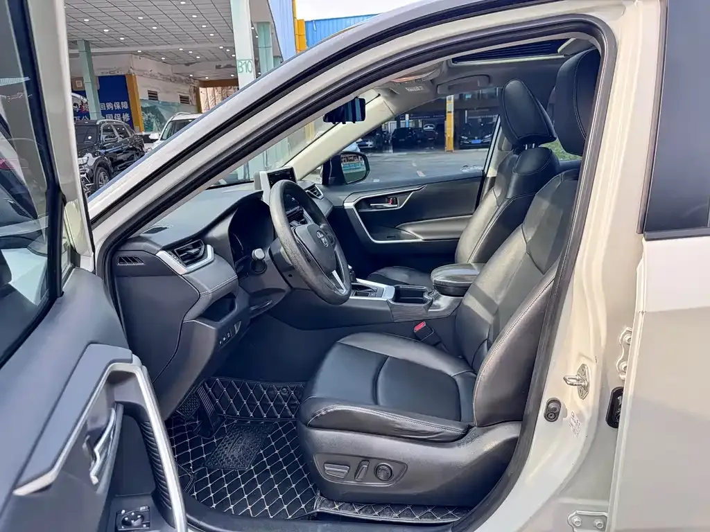 Toyota RAV4 2021 из CN, фото 8